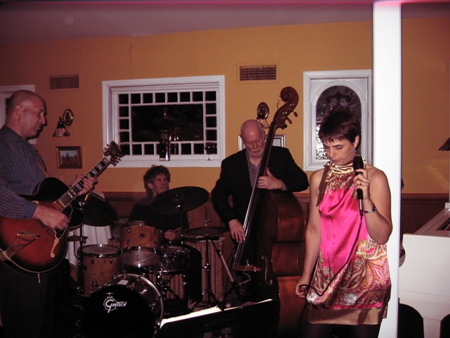 Gabriele playing with the Skye Jazz Trio Gabriele playing with the Skye Jazz Trio